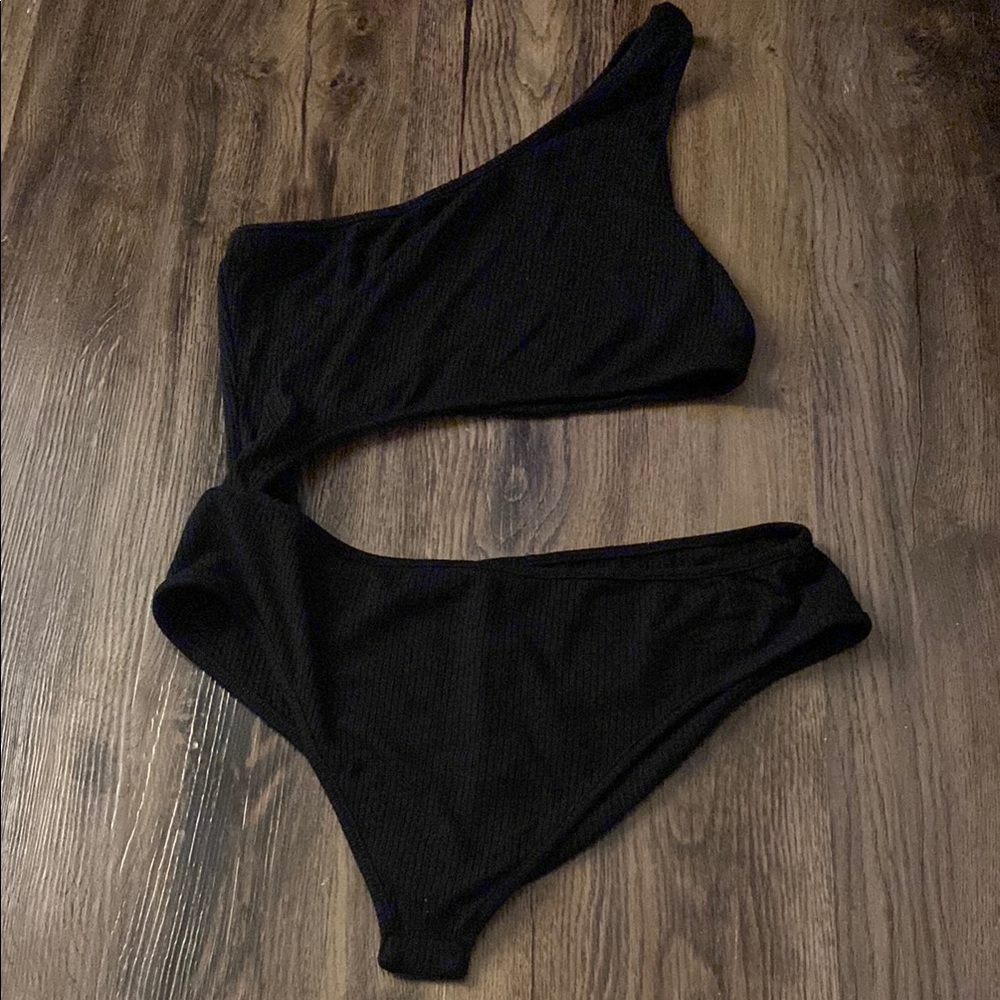 One-Shoulder Black Bodysuit